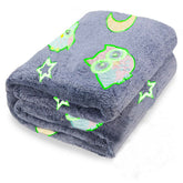 Doudou magique polaire bleu hiboux et étoiles fluo 170x120