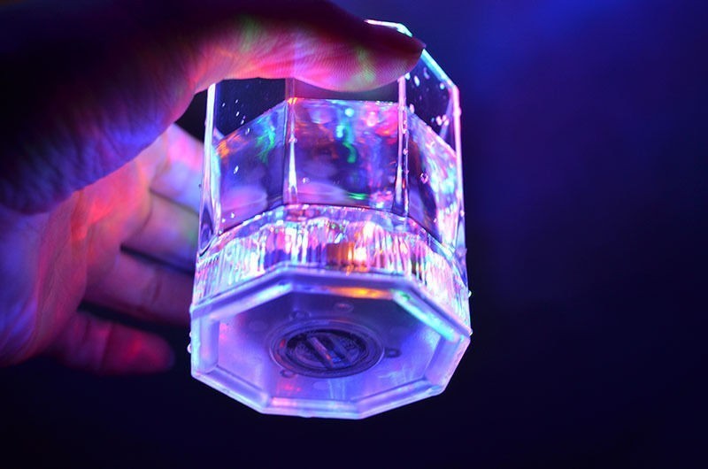 Set de 4 Verres à cocktail en plastique avec LED de couleurs batterie 177 ml 