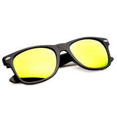 Lunettes de soleil avec le modèle unisexe lentilles en différentes couleurs