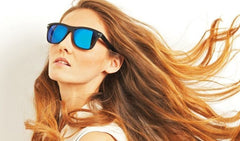 Lunettes de soleil avec le modèle unisexe lentilles en différentes couleurs