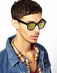 Lunettes de soleil avec le modèle unisexe lentilles en différentes couleurs