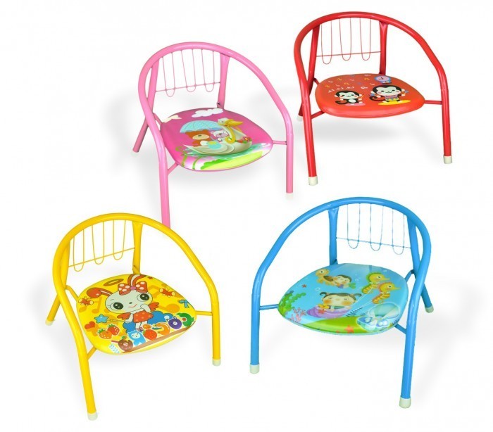 155352 Chaise enfant différente couleur en métal, + sifflet  15kg max 36x34x35cm