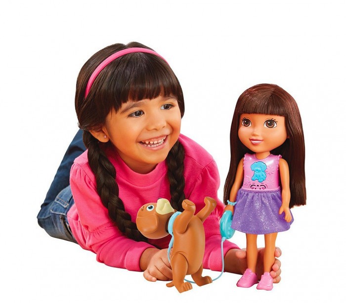  072587 La poupée Dora TRAIN & PLAY parle et chante avec son chien  FISHER PRICE