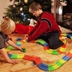 Glow Track Magic piste fluorescent 120 pièces 498903 avec ascenseur et voiture