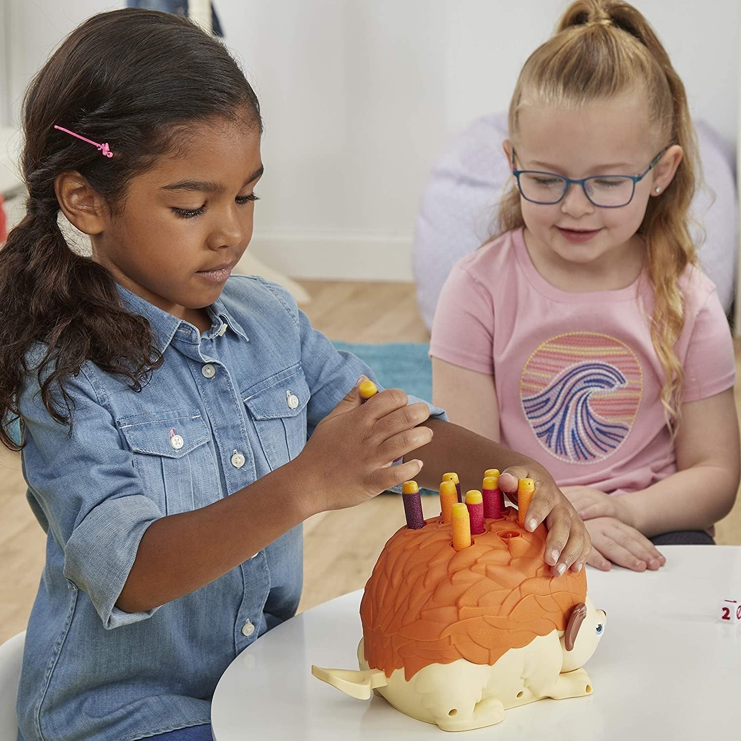 609901 Jeu de société Hasbro Pierino porc-épic avec dés et fléchettes