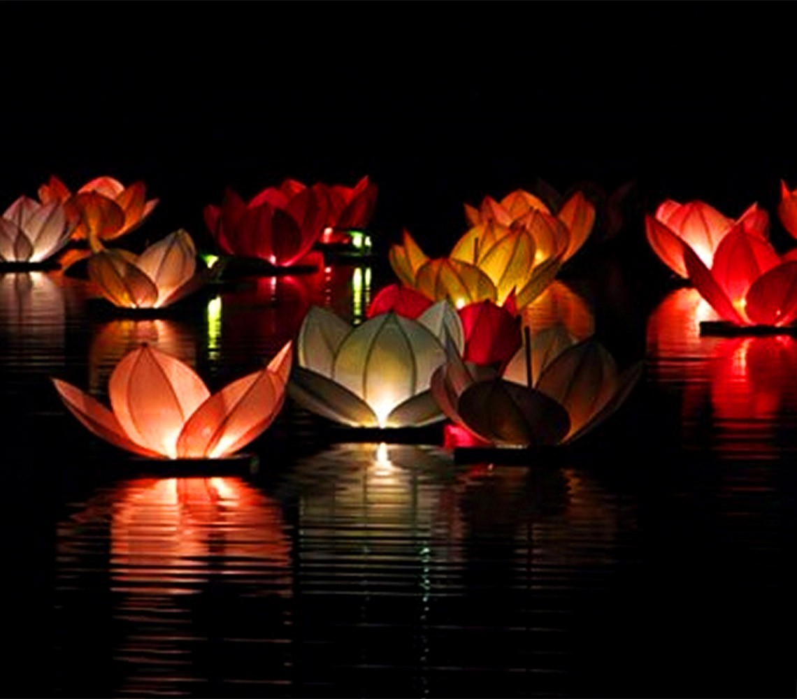 Lanterne fleur de lotus flottante 30 x 30 cm 05237 couleurs assorties