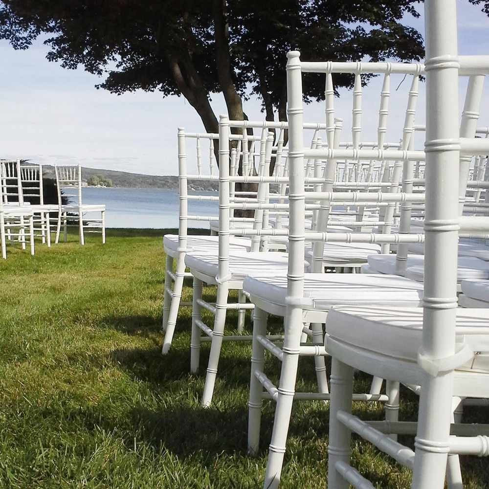 Ensemble 2 chaises Chiavari Blanc Design Classic pour Catering Vintage