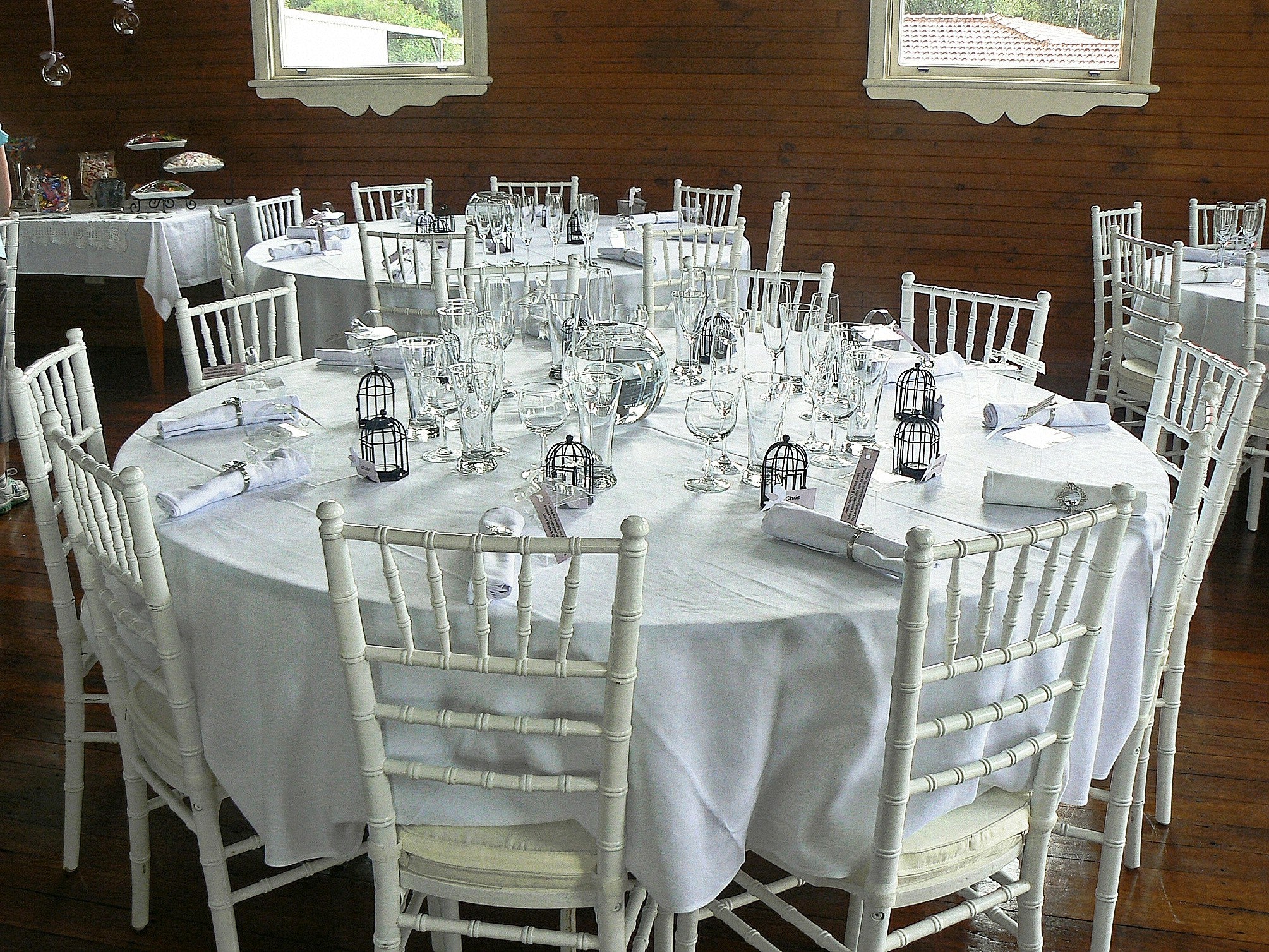 Ensemble 2 chaises Chiavari Blanc Design Classic pour Catering Vintage