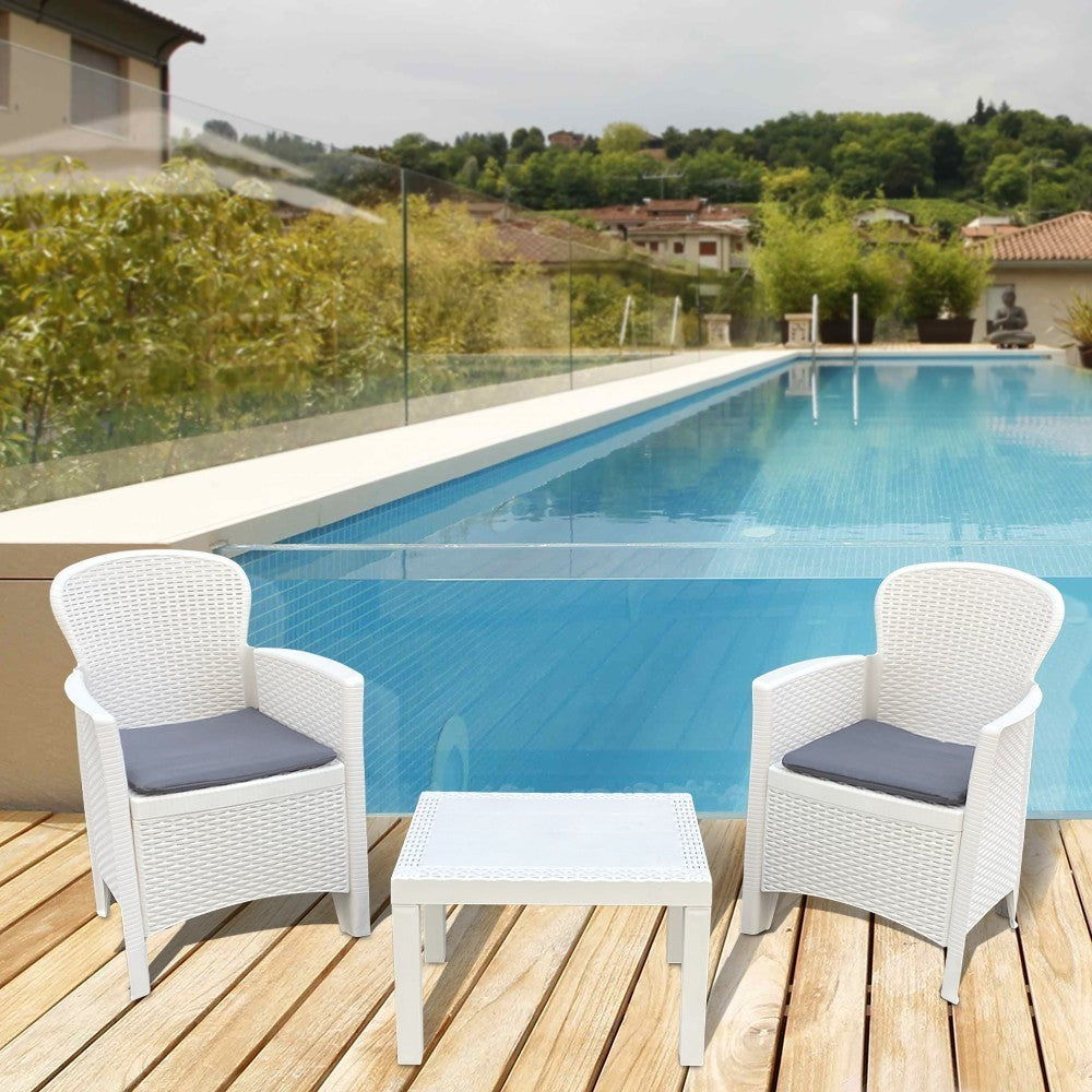 Salon intérieur ou extérieur AKITA Polyrattan blanc 2 fauteuils et table basse