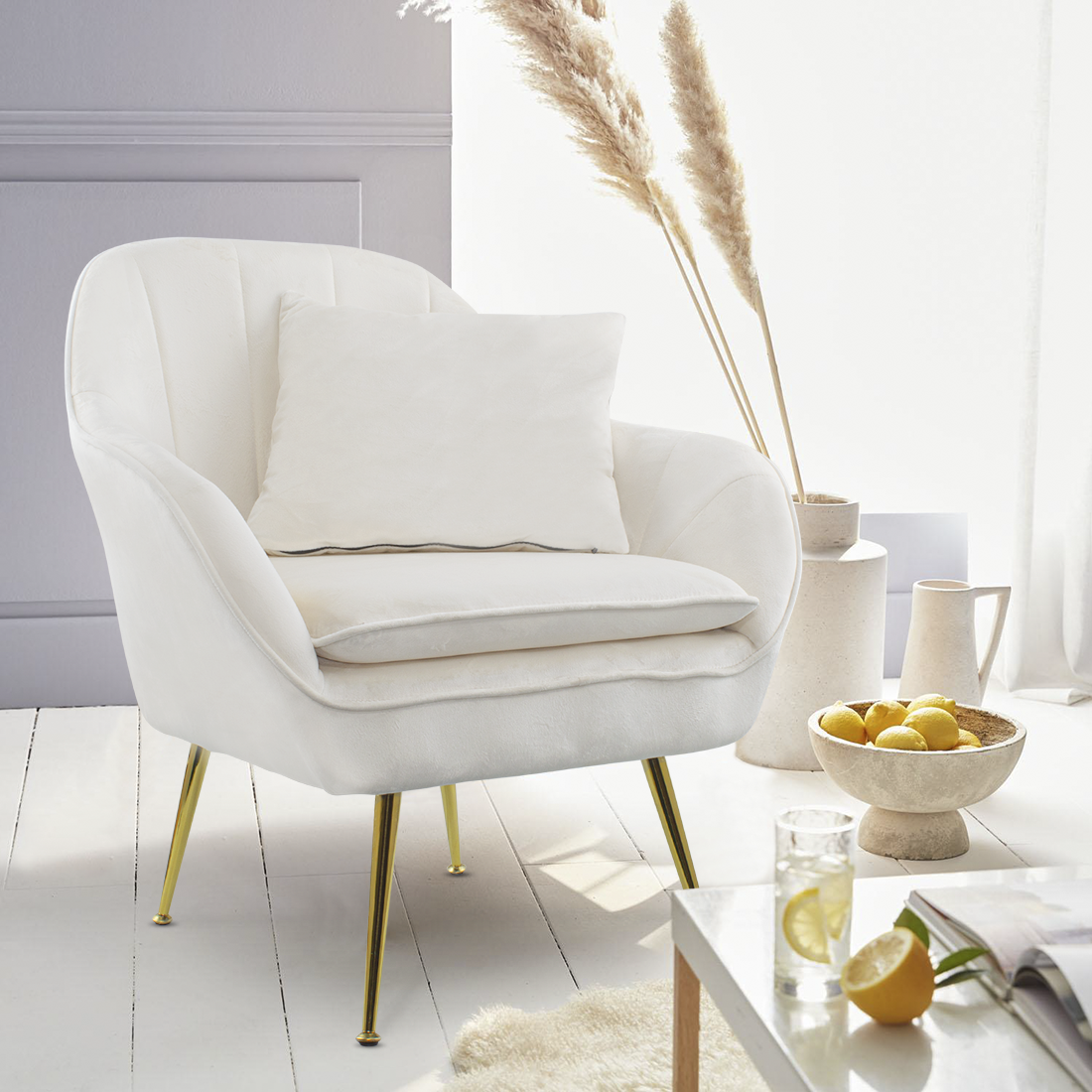 Fauteuil SATURNO avec assise velours rembourré et coussin avec structure dorée
