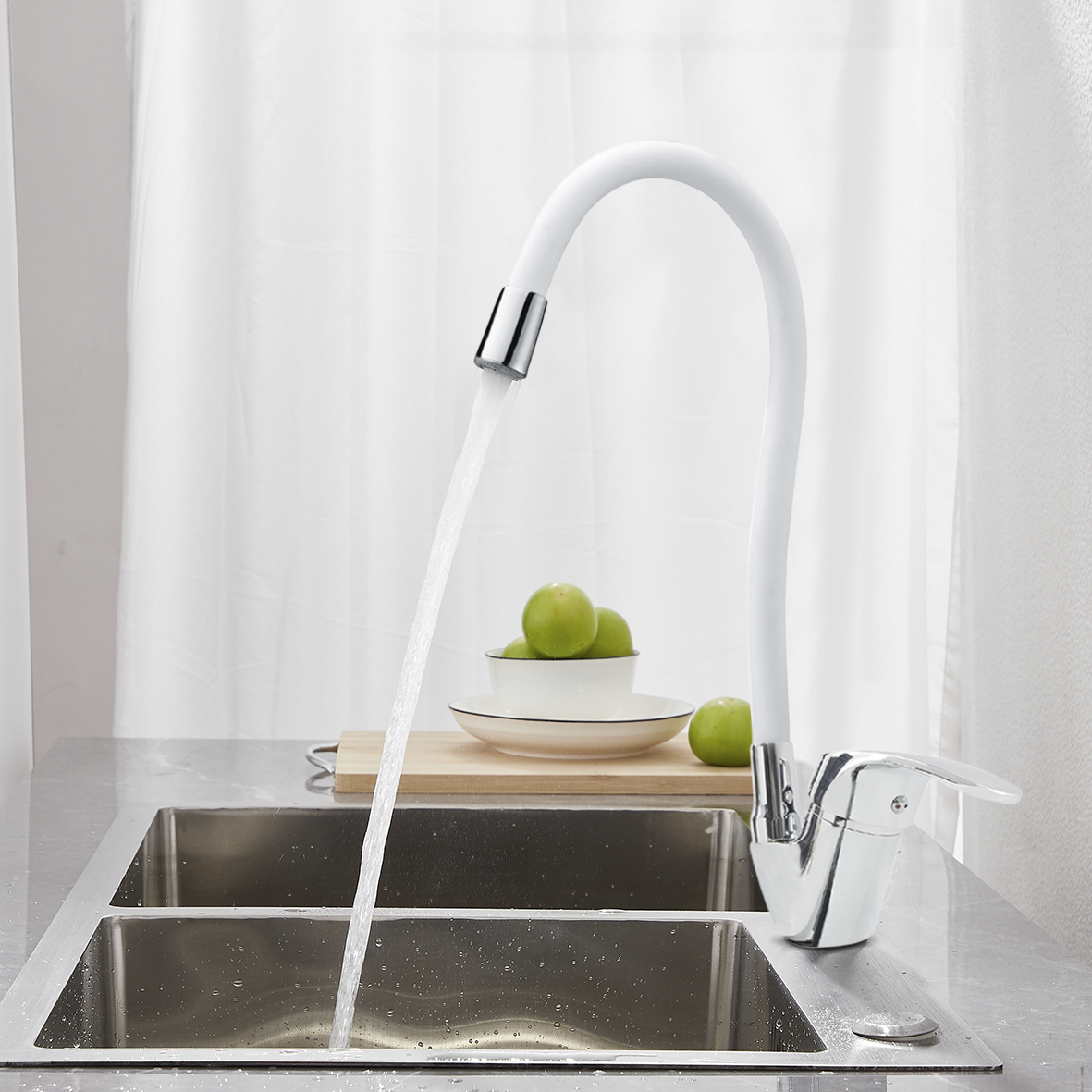 Robinet mitigeur flexible pivotant pour évier de cuisine