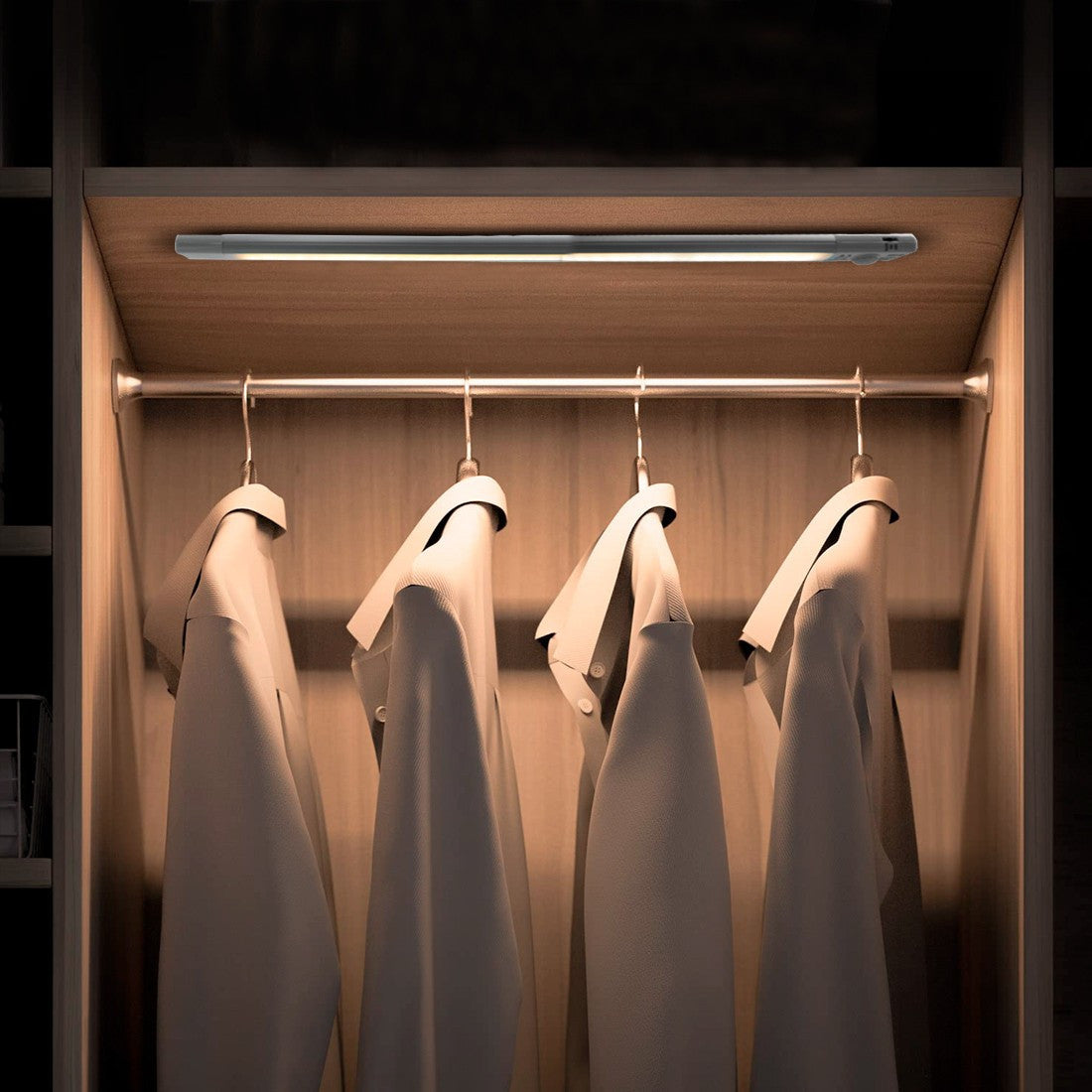 Bande lumière chaude 48 LED armoire 58 cm avec détecteur mouvement rechargeable