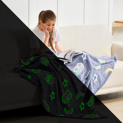 Doudou magique polaire bleu hiboux et étoiles fluo 170x120