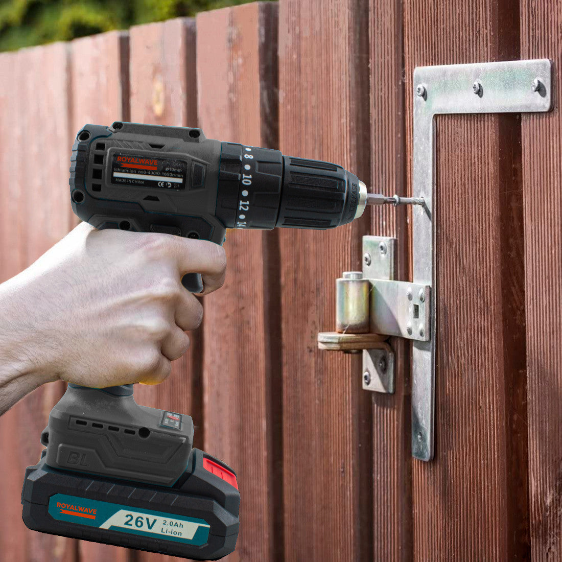 Perceuse-visseuse sans fil à double batterie avec percussion 26V et mallette