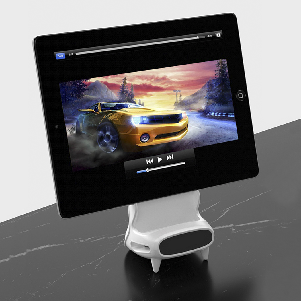 Le chargeur à induction sans fil amplifie le son pour les smartphones