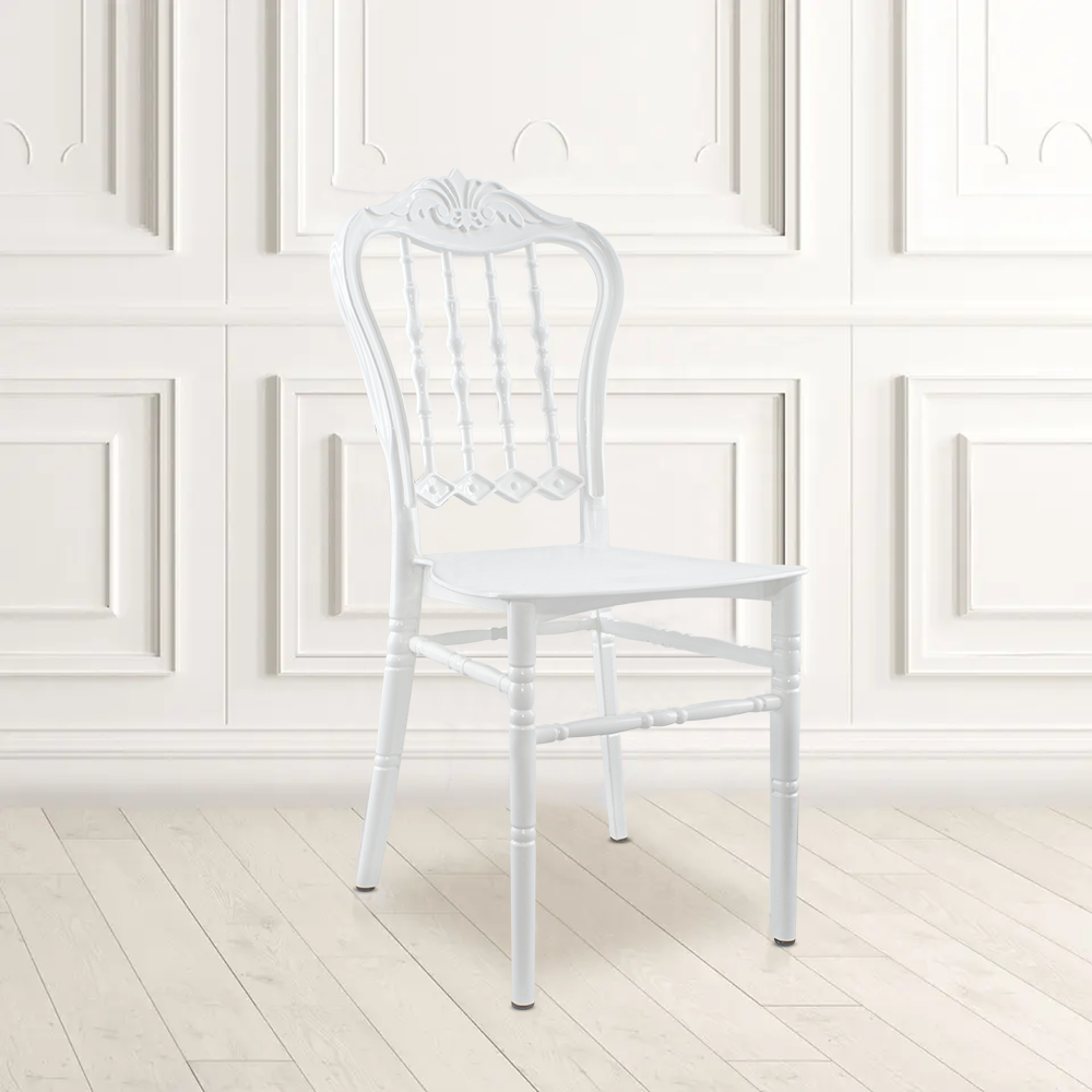 2 chaises blanches Emilia polypropylène au design adapté à la restauration