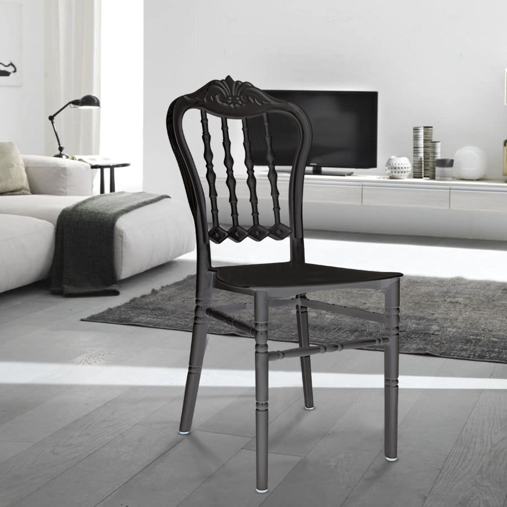 2 chaises blanches Emilia polypropylène au design adapté à la restauration