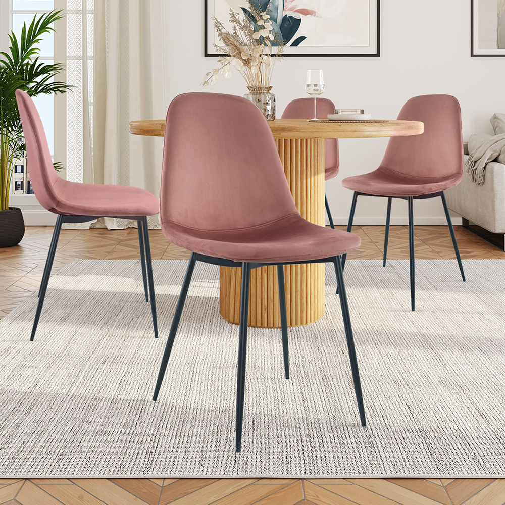 Lot de 4 chaises LOLA au design moderne en velours, structure en métal.