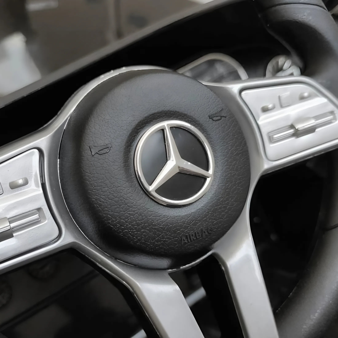Voiture Enfants LT988 Mercedes CLS350 AMG avec LED, MP3 et Télécommande.