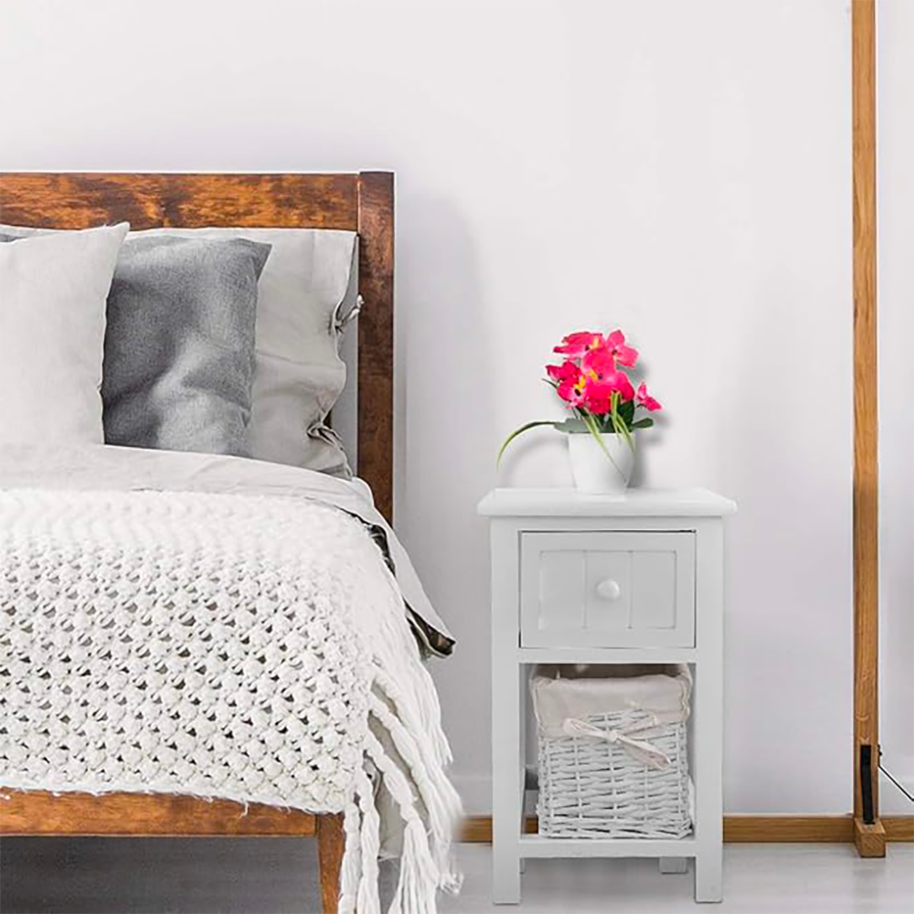 Commode en bois blanc shabby chic avec tiroir et panier en osier amovible